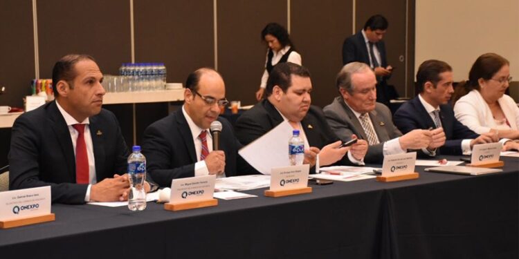 Roberto Díaz de León, reelecto como presidente de la Onexpo