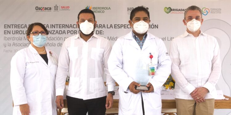 Entrega Iberdrola México beca a doctor oaxaqueño para estudios en España