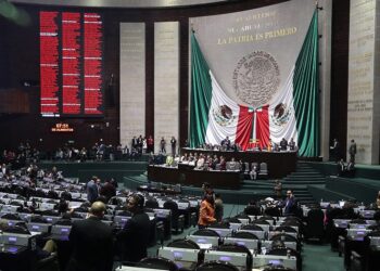 Posponen discusión de reforma eléctrica