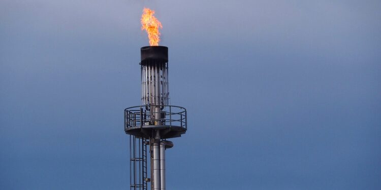 Aumenta Pemex quema de gas natural