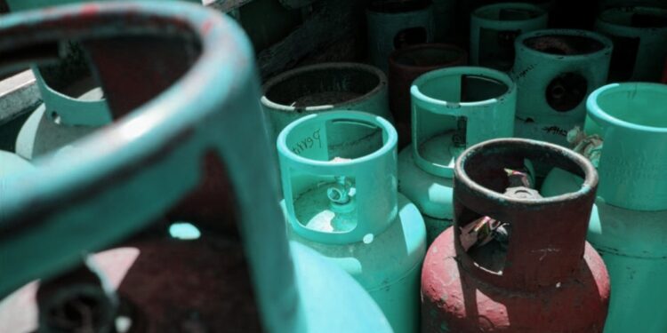 Piden repartidores incremento de un peso al precio del gas LP