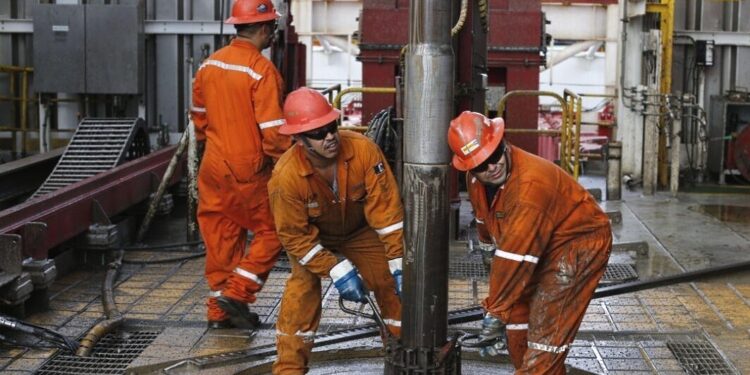 Iguala nómina de jubilados de Pemex a la de sus trabajadores en activo