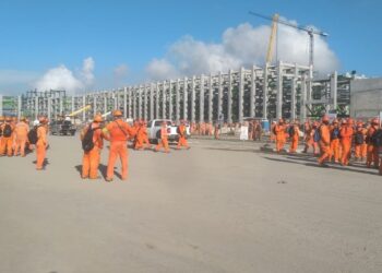 Paran 200 trabajadores en Dos Bocas