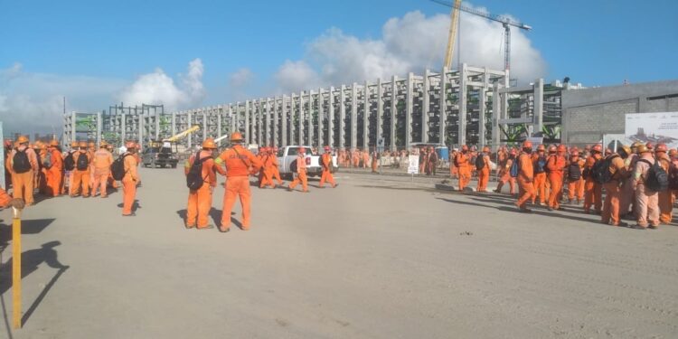 Paran 200 trabajadores en Dos Bocas