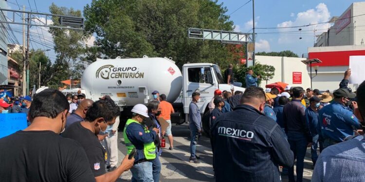 Gaseros extienden paro hasta el miércoles