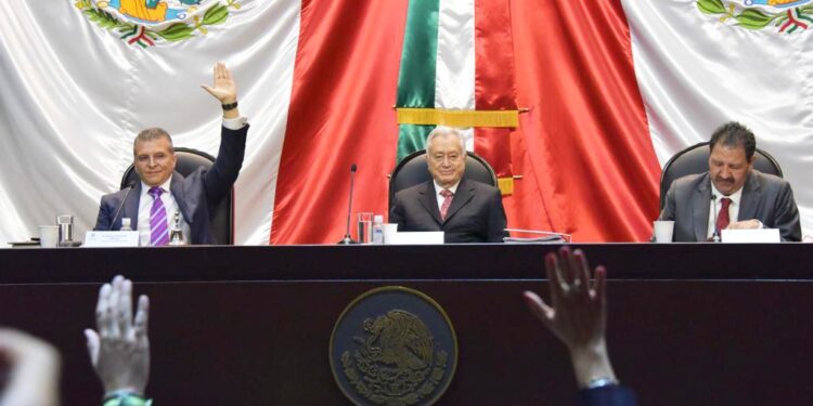 Promete Bartlett tarifa única con reforma eléctrica