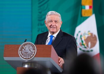 AMLO abre la puerta a cambios en reforma eléctrica