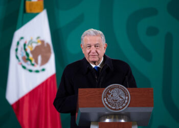 AMLO defendió su iniciativa eléctrica ante Trudeau