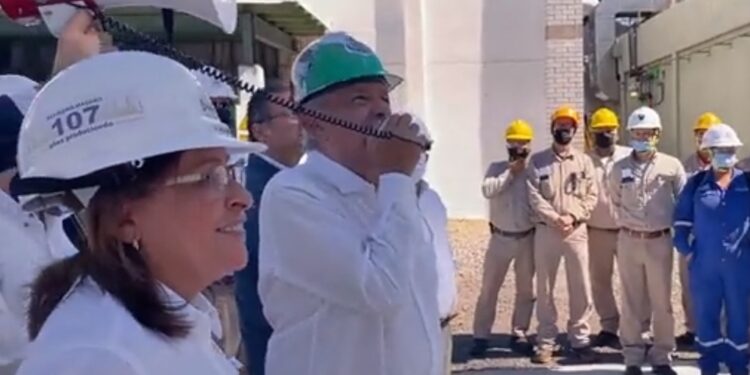 Hay gasolinas para 10 días, dijo AMLO; la reserva estratégica es de 5 días