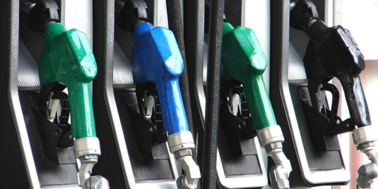 Gasolineros cambiaron su plan de negocios por políticas del gobierno, revela encuesta de OPIS