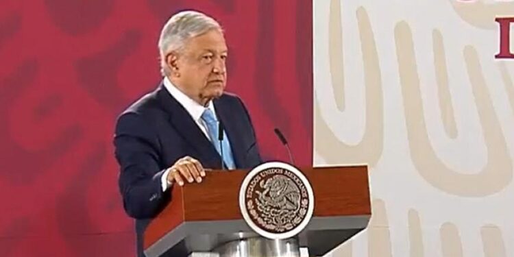 Denuncia AMLO robo de equipo y crudo a Pemex