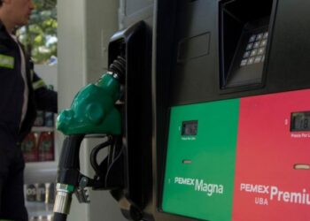 Todas las gasolineras deberían bajar sus precios: Sheffield