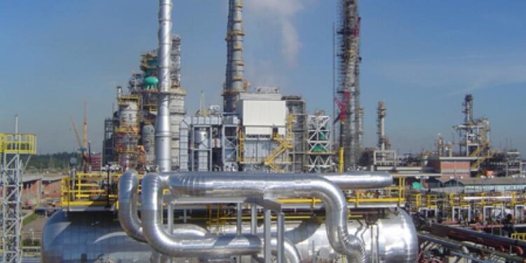 Falta abasto de insumos y energía a la industria química