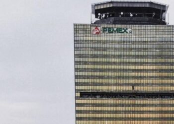 Fitch castiga más a Pemex y CFE; baja nota a IEnova y Cometa