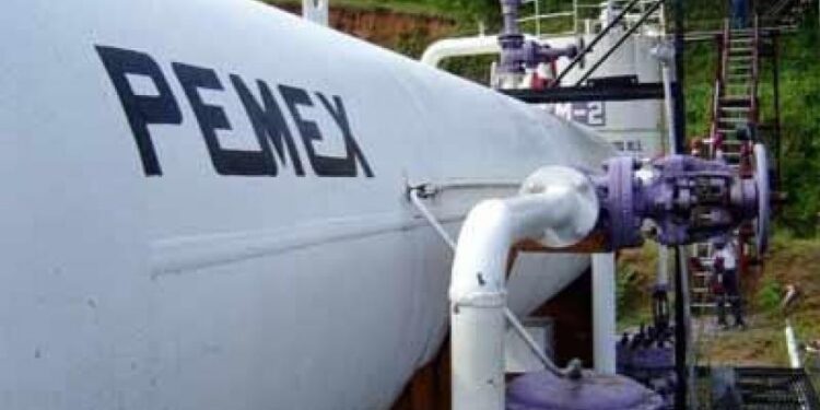 Contra viento y marea, Pemex avanza