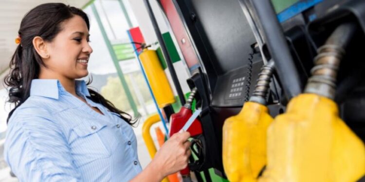 Demanda de gasolina volverá a crecer en 2021: PwC