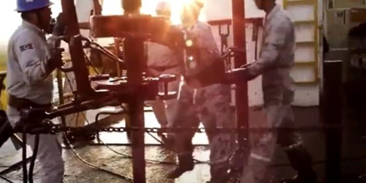 Política de AMLO quebrará a Pemex, advierte Xóchitl Gálvez