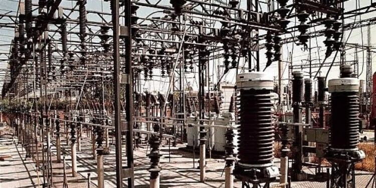 Confiabilidad eléctrica: AMLO va a la Corte, cambio en Conamer