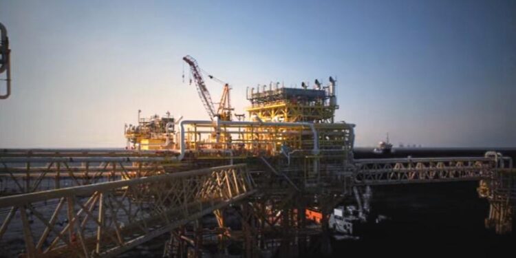 Pemex y privados suman 645 millones de barriles de crudo