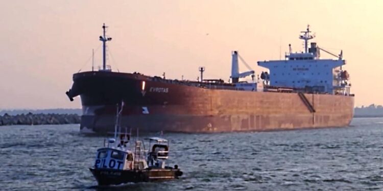 Analiza Sener intercambio de petróleo con Estados Unidos