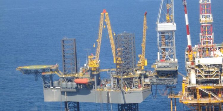 Pemex suspende contratos por 650 millones dls: IHS Markit