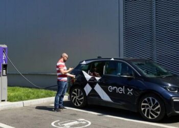 Autos eléctricos cero emisiones: Enel X se asocia con Uber