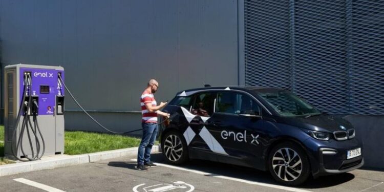 Autos eléctricos cero emisiones: Enel X se asocia con Uber