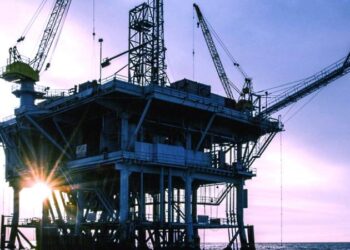 Cae por cuarto mes producción petrolera