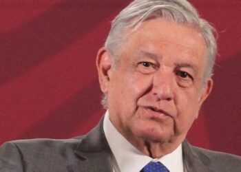 Amaga AMLO a reguladores con contrarreforma