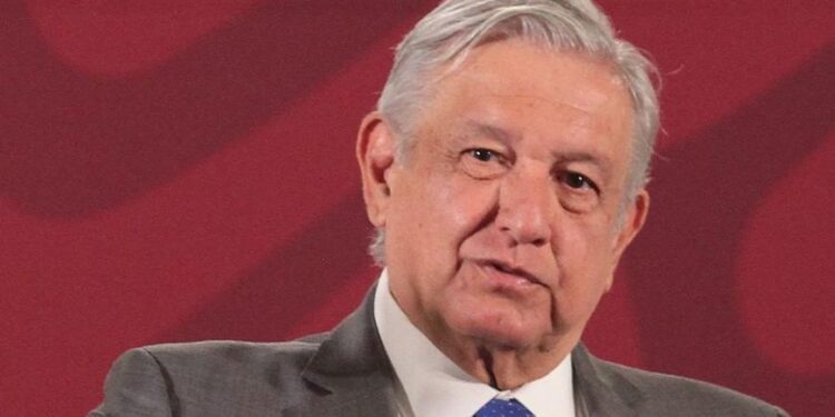 Amaga AMLO a reguladores con contrarreforma