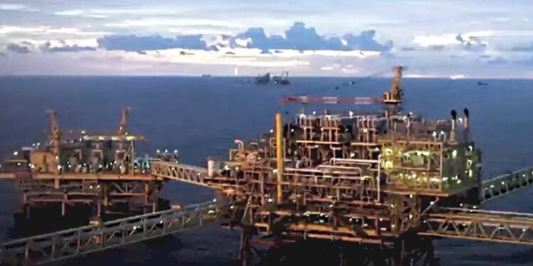 Sube 1.8% producción petrolera a agosto 2020