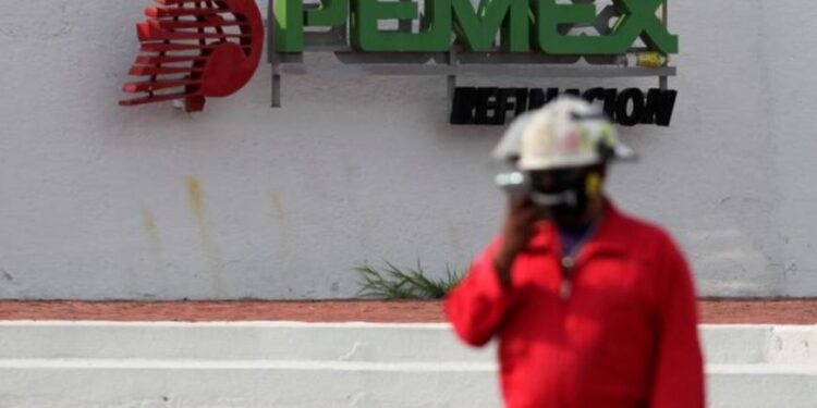 Estudia gobierno más rebajas fiscales a Pemex