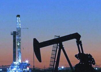 Prevén precio de petróleo más estable en 2021