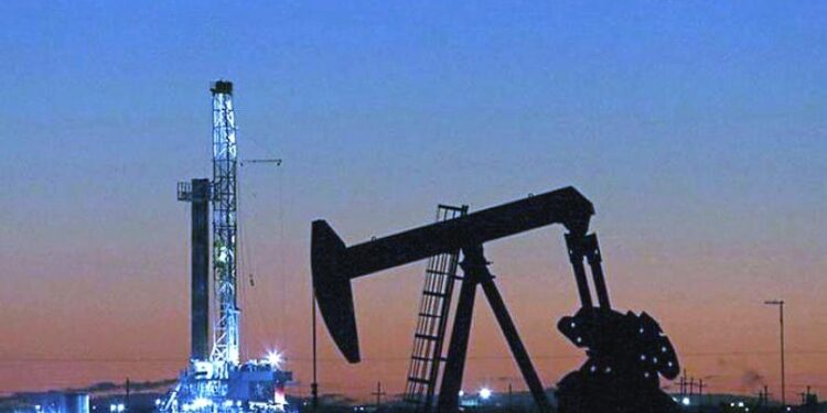 Prevén precio de petróleo más estable en 2021