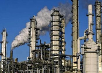 Austeridad en Pemex compromete refinación, advierten