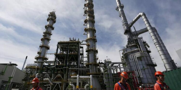 ¿Y si cerramos más refinerías?