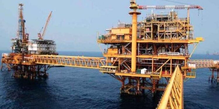 Brinca petróleo mexicano; prevén recuperación económica mundial