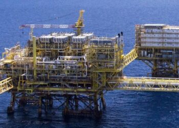 Mayor cooperación de Pemex con privados, recomienda el FMI