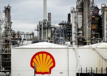 Tribunal holandés ordena a Shell reducir emisiones a la mitad