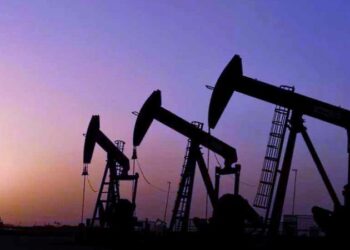 OPEP+ acuerda mantener incremento en producción