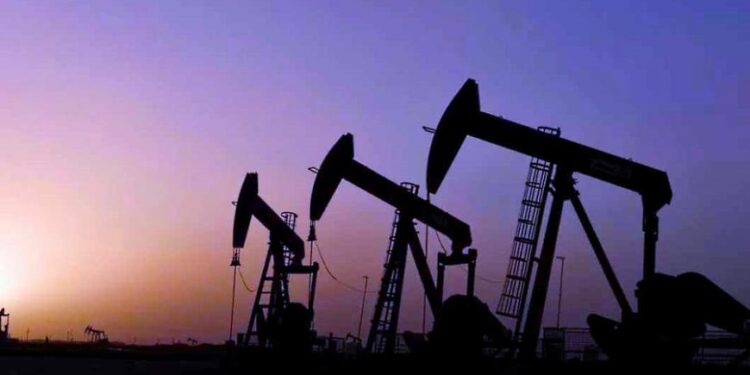 OPEP+ acuerda mantener incremento en producción