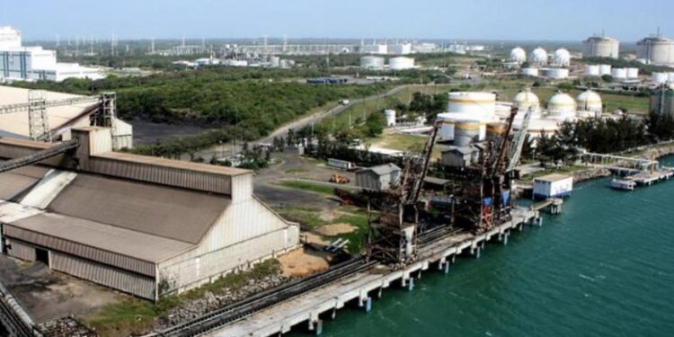 Aumenta Valero presencia en México; construye terminal en Altamira