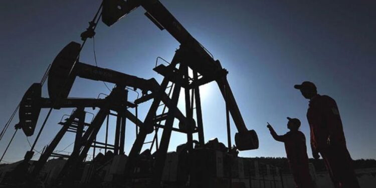 Petroprecios, en mínimos; temen una crisis de deuda externa