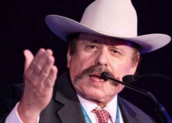 Guadiana pide licencia al Senado, va por alcaldía de Saltillo