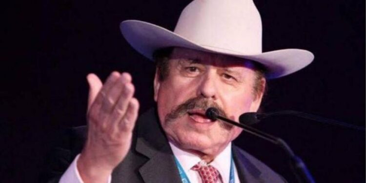 Guadiana pide licencia al Senado, va por alcaldía de Saltillo