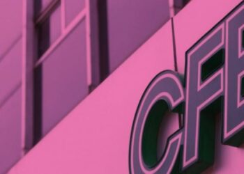 Mantiene Fitch nota en BBB- de CFE