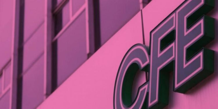 Mantiene Fitch nota en BBB- de CFE