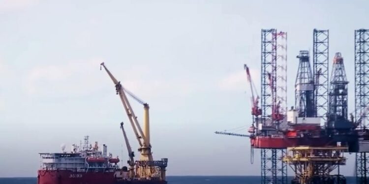Cayó 4% producción petrolera en noviembre: CNH