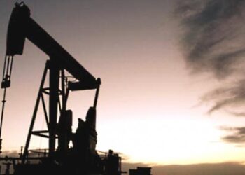 Ataques en Medio Oriente empujan petroprecios al alza