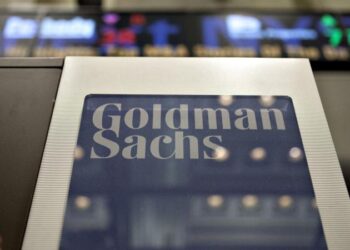 Petroleras impulsarían economía de bajo carbono: Goldman Sachs